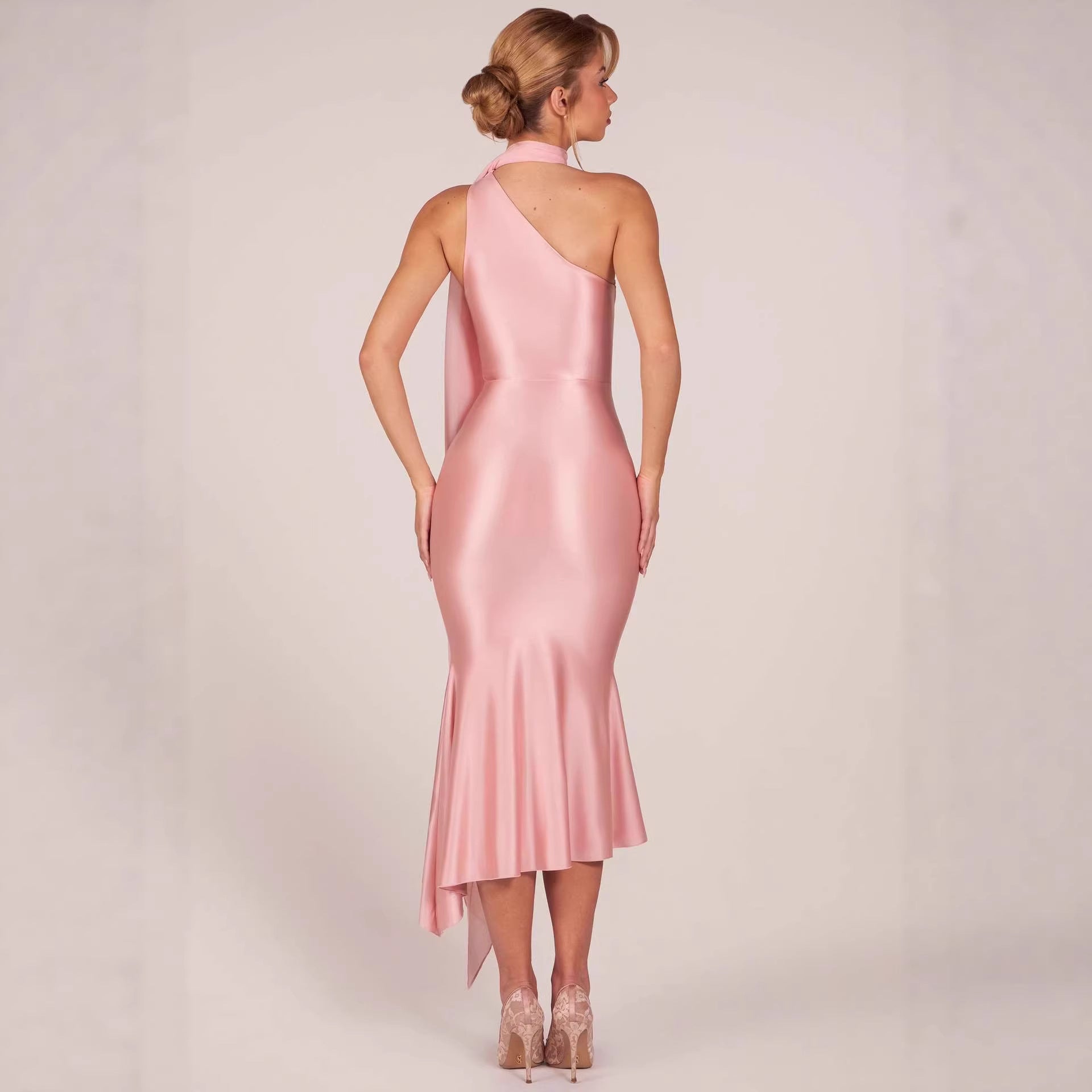 Sexy Hip-Hugging Dress with Flowing Ribbons